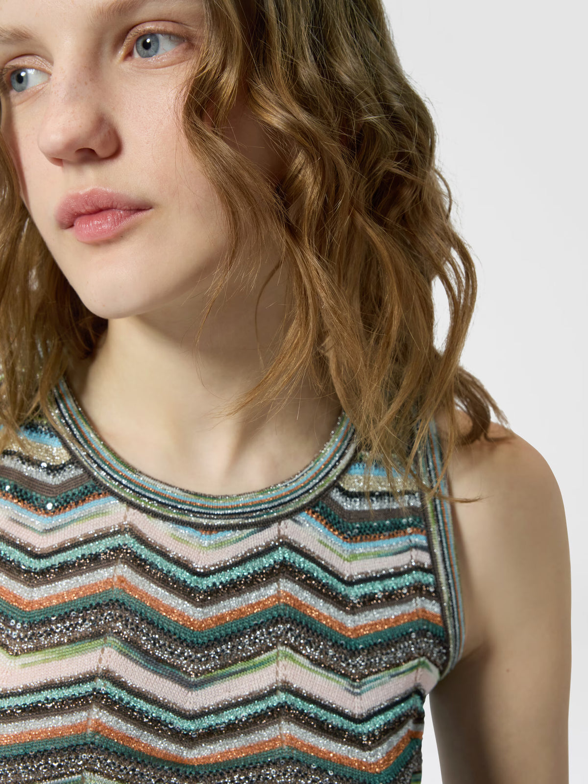 SLEEVELESS CHEVRON LAME TANK TOP