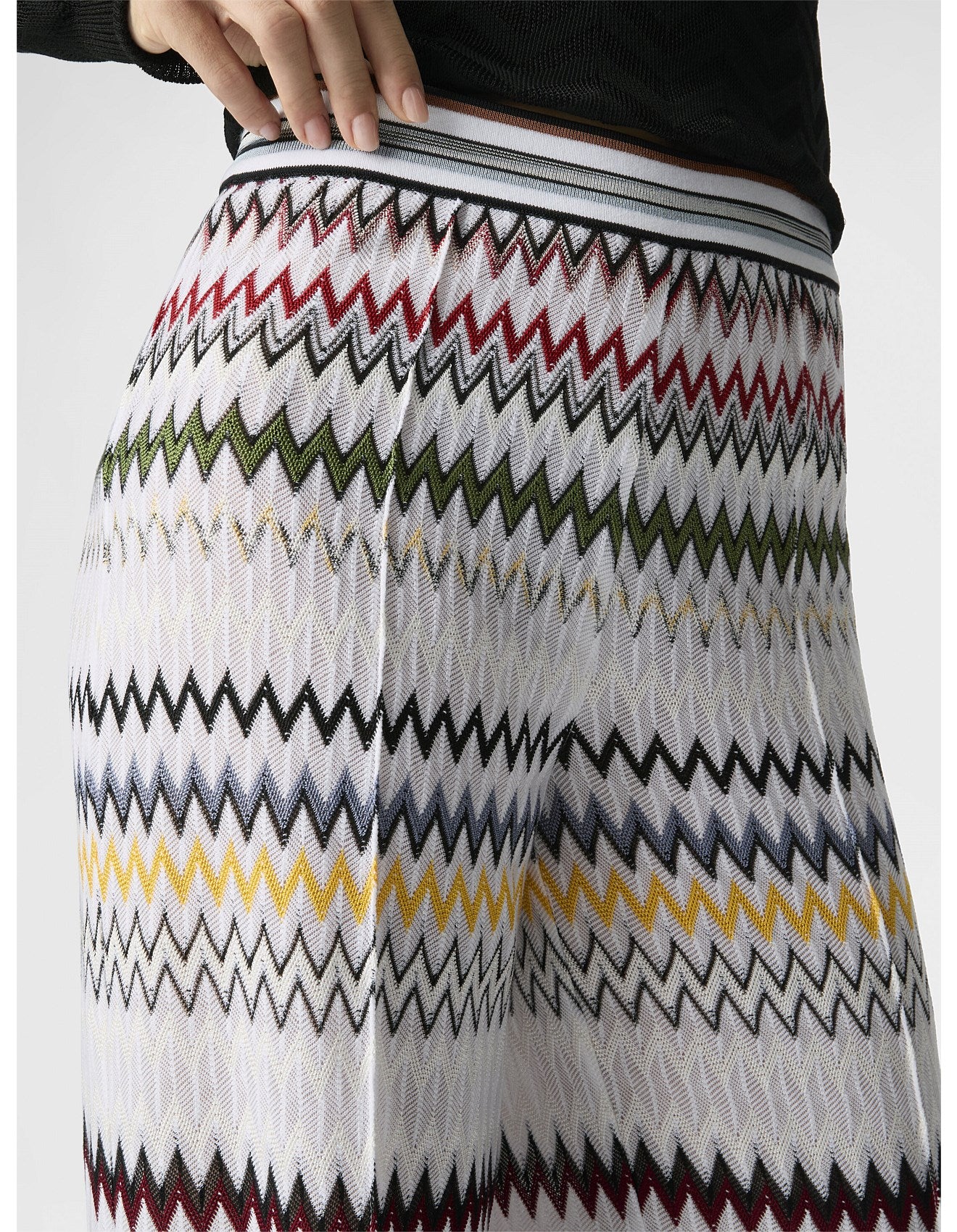 Missoni women's wide-leg pants in cotton viscose blend — zigzag chevron knit in white close up