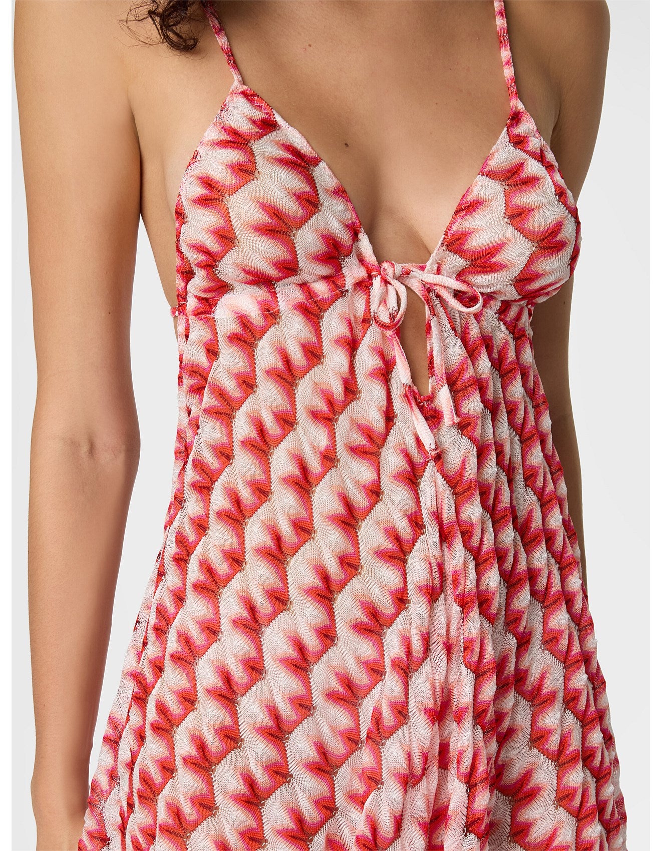 Missoni women's beach cover-up jumpsuit in viscose — Raschel floral lace knit, V-neckline in red closeup